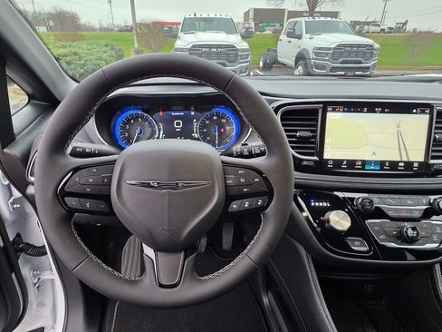 New 2026 Chrysler Pacifica Limited w/ S Appearance Package image 15