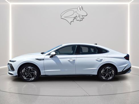 Used 2026 Hyundai Sonata SEL FWD image 2