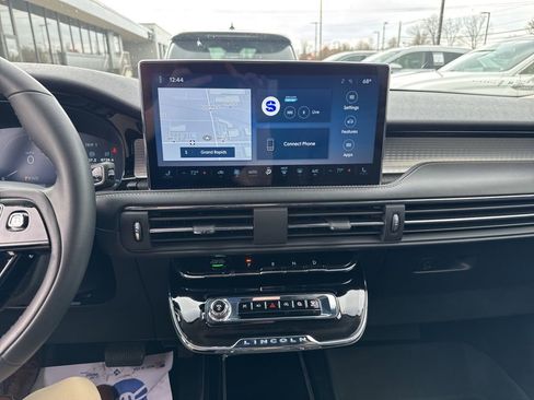 Used 2023 Lincoln Corsair AWD image 11