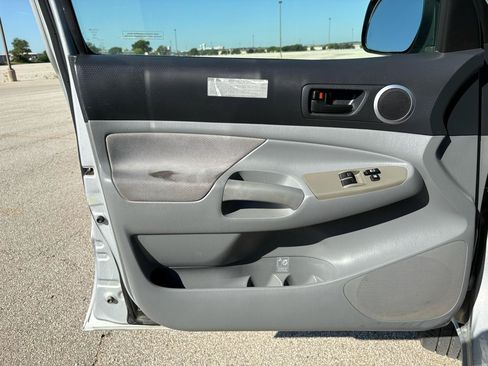 Used 2005 Toyota Tacoma PreRunner RWD image 21