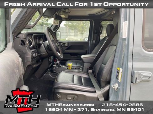 Used 2024 Jeep Wrangler Unlimited Sahara w/ Technology Group AWD/4WD image 8