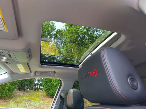 Used 2023 GMC Acadia AT4 w/ Technology Package image 9