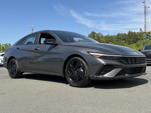 New 2026 Hyundai Elantra Sport image 2