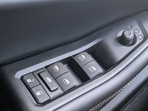 New 2025 Jeep Grand Cherokee L Limited w/ Black Appearance Package AWD/4WD image 21