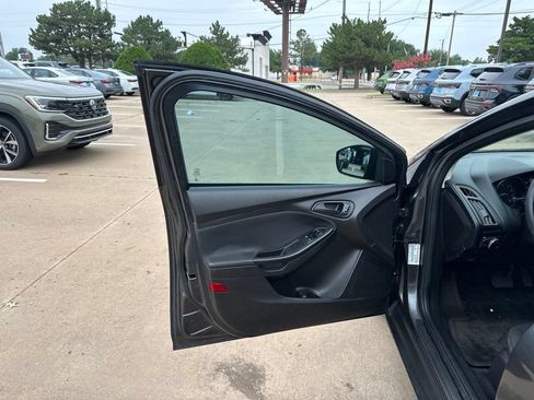 Used 2016 Ford Focus S FWD image 9