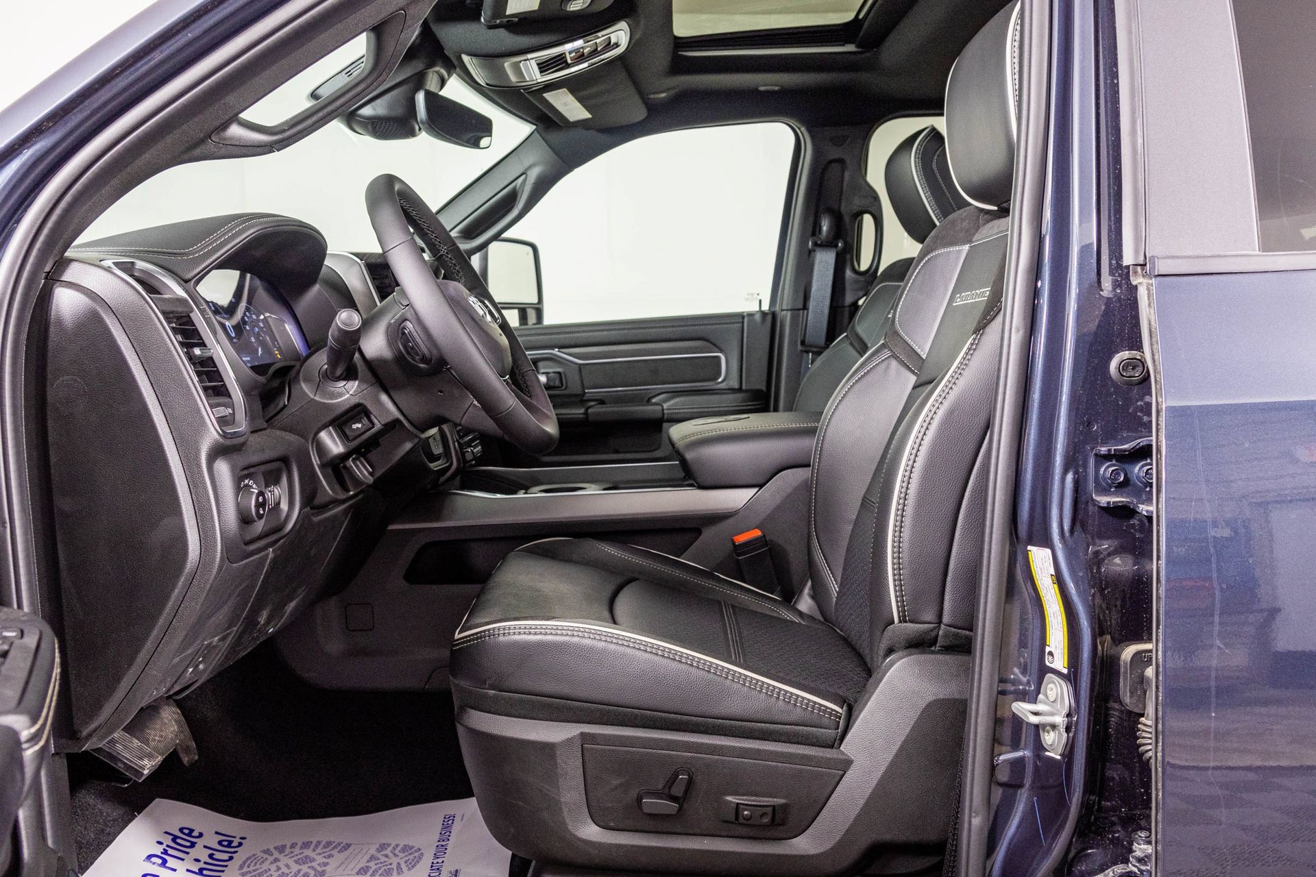 New 2026 RAM 3500 Laramie AWD/4WD image 24