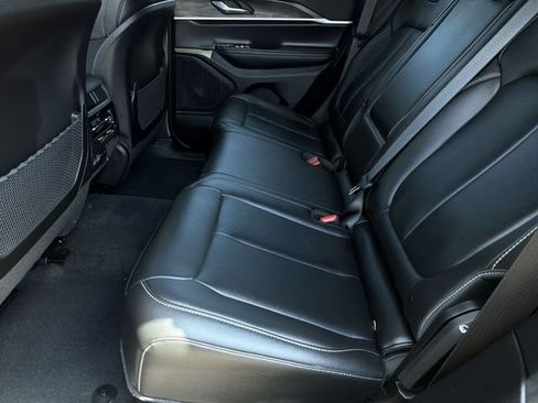 Used 2025 Jeep Grand Cherokee Limited w/ Black Appearance Package AWD/4WD image 9