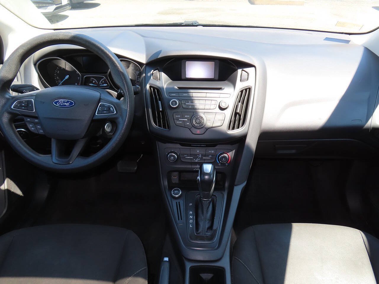 Used 2016 Ford Focus SE w/ SE Power Seat Package FWD image 15