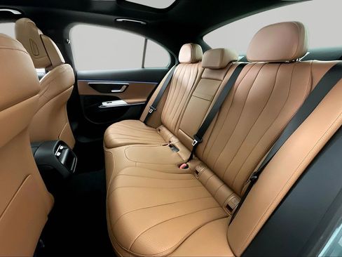 New 2026 Mercedes-Benz E 350 4MATIC Sedan image 17