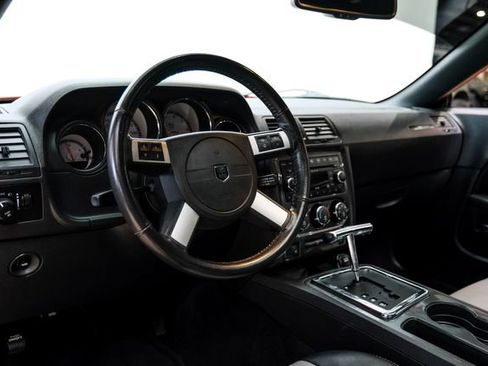 Used 2009 Dodge Challenger R/T image 11