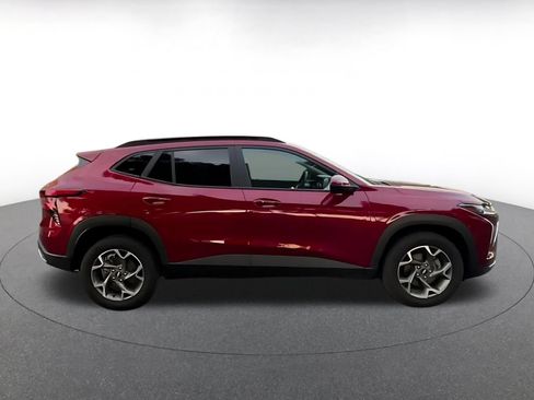 Used 2025 Chevrolet Trax LT w/ LT Convenience Package FWD image 16