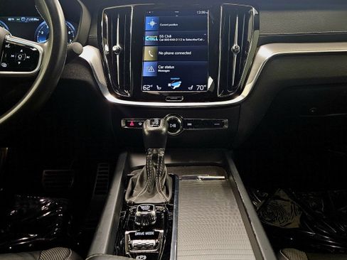 Used 2021 Volvo S60 T5 R-Design image 14