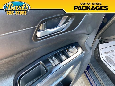 Used 2022 Nissan Pathfinder SL AWD/4WD image 26