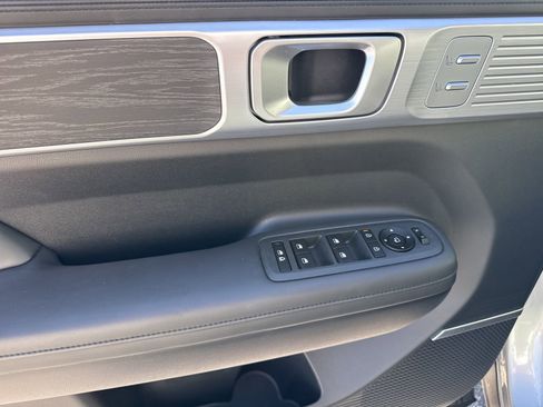 Used 2025 Hyundai Santa Fe Limited image 23