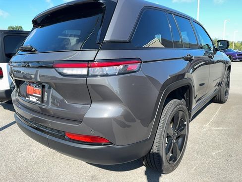 New 2025 Jeep Grand Cherokee Altitude image 5