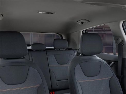 Used 2025 Kia Niro LX image 27