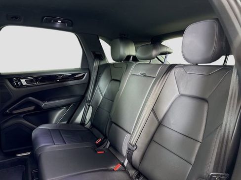 Used 2020 Porsche Cayenne AWD/4WD image 22