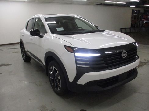 New 2026 Nissan Kicks SV w/ SV Premium Package AWD/4WD image 3