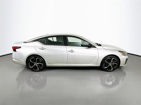 Used 2024 Nissan Altima 2.5 SR image 7