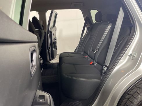 Used 2024 Nissan Rogue S image 18