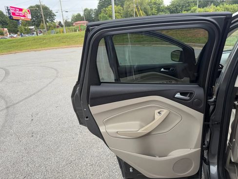 Used 2014 Ford Escape Titanium w/ Equipment Group 401A FWD image 9