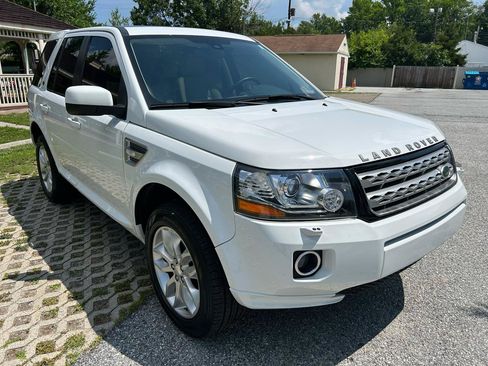 Used 2014 Land Rover LR2 HSE AWD/4WD image 3