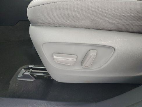 Used 2023 Toyota Highlander LE FWD image 20