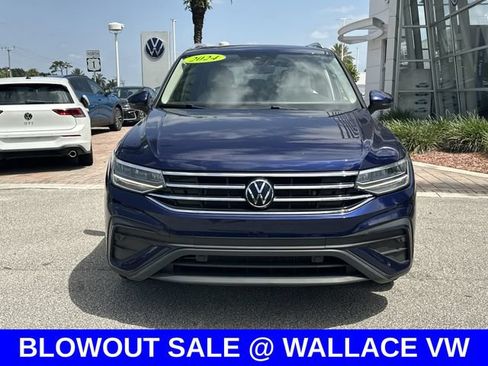 Certified 2024 Volkswagen Tiguan SE w/ Panoramic Sunroof Package FWD image 3