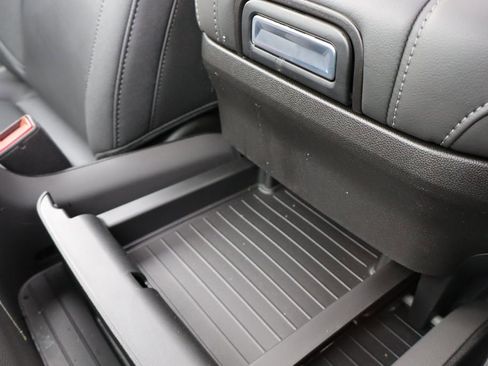 Used 2025 Chevrolet Suburban Z71 w/ Z71 Off-Road Package image 32