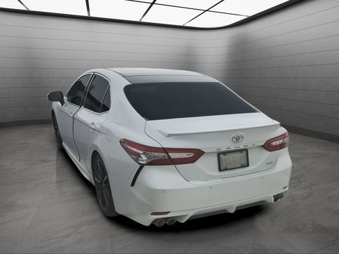 Used 2018 Toyota Camry XSE image 4