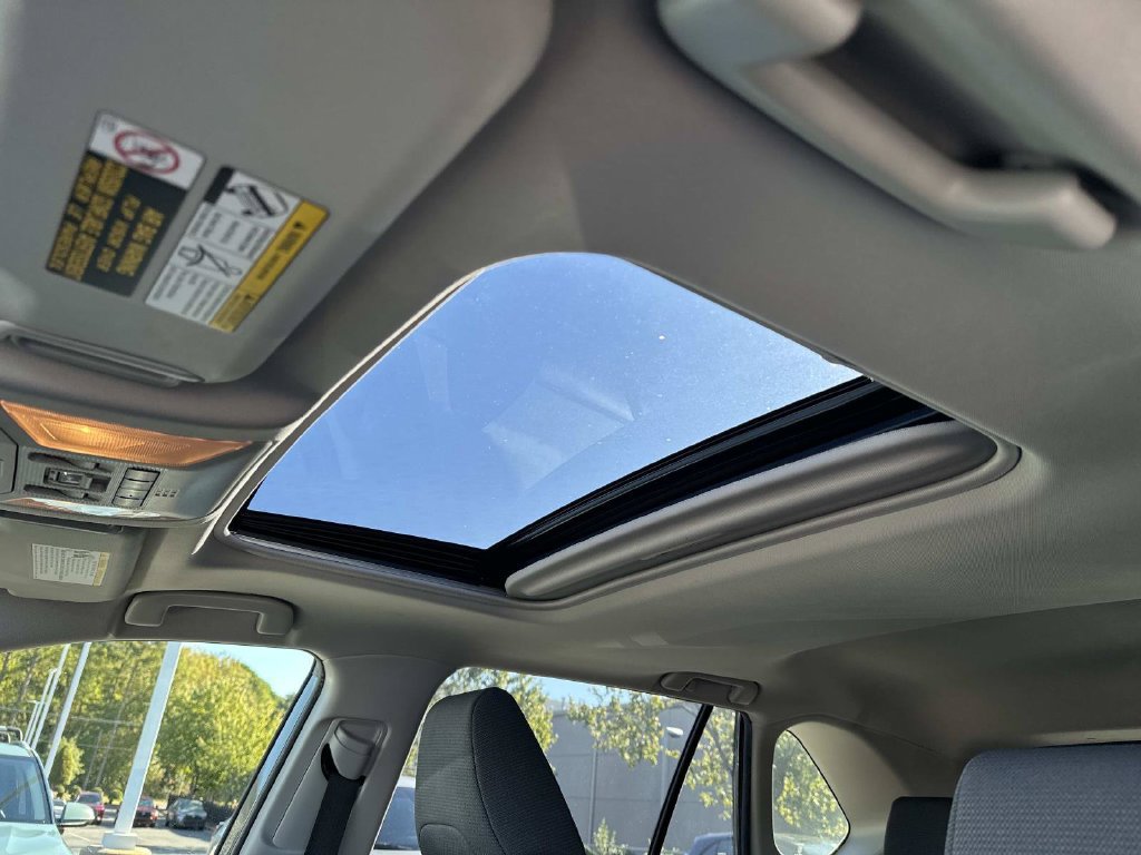 Used 2019 Toyota RAV4 XLE FWD image 24