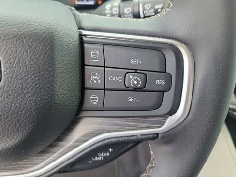 Used 2024 Jeep Wagoneer Series III AWD/4WD image 32