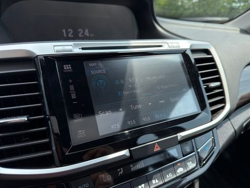Used 2016 Honda Accord EX-L image 31
