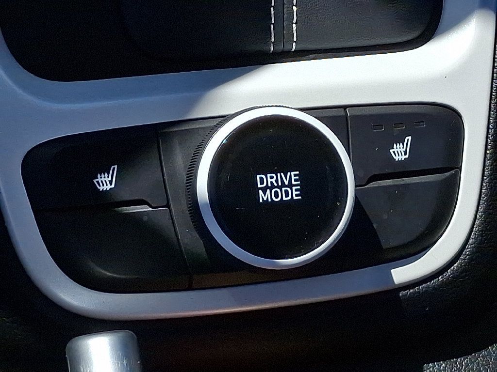 Used 2024 Hyundai Venue Limited FWD image 24