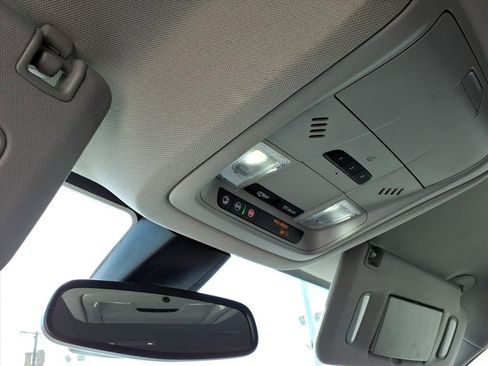 Used 2023 GMC Acadia SLT image 27