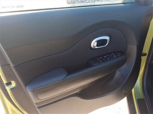 Used 2015 Kia Soul image 9