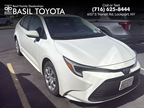 Used 2024 Toyota Corolla LE image 1