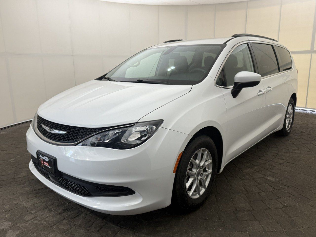 Used 2021 Chrysler Voyager Lxi FWD image 3