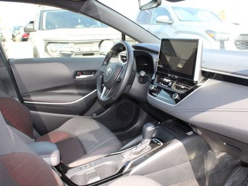 Used 2025 Toyota Corolla SE w/ SE Premium Package image 5