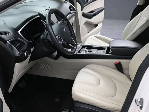 Used 2019 Ford Edge Titanium w/ Cold Weather Package AWD/4WD image 9