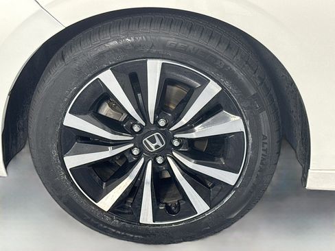 Certified 2024 Honda Civic EX-L image 30