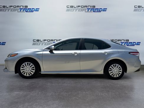 Used 2020 Toyota Camry LE image 8