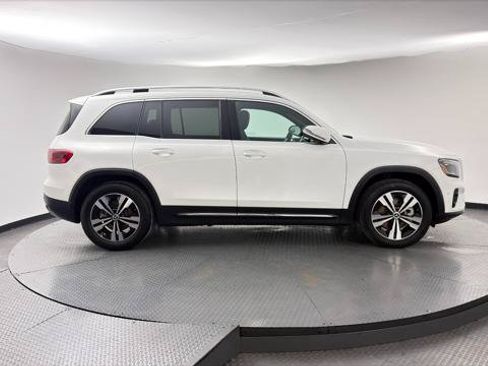 Used 2024 Mercedes-Benz GLB 250 image 9