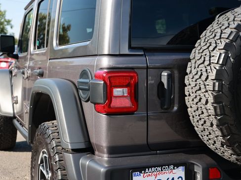 Used 2025 Jeep Wrangler Unlimited Rubicon AWD/4WD image 13