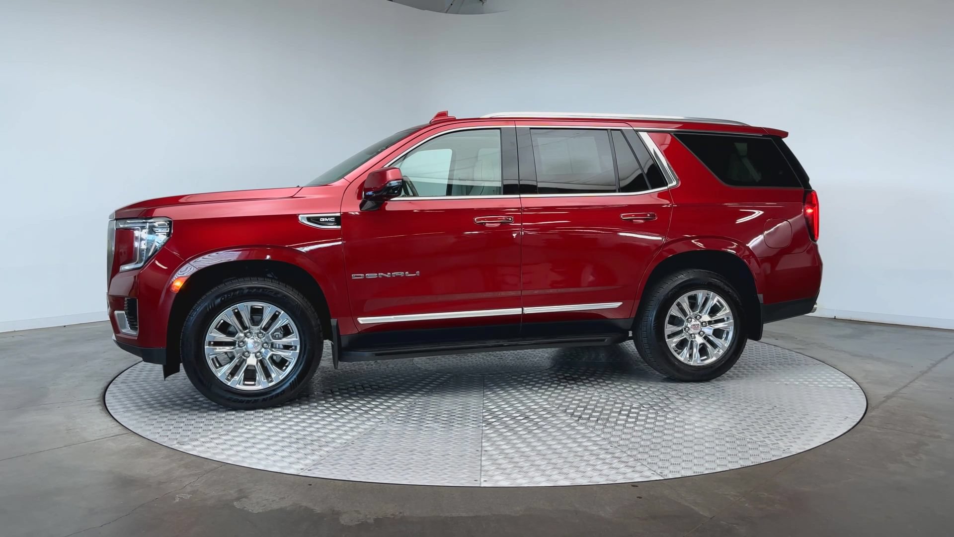 Used 2021 GMC Yukon Denali AWD/4WD image 5