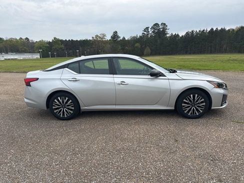 Used 2025 Nissan Altima 2.5 SV image 7