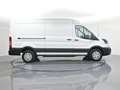 New 2024 Ford E-Transit Base image 23