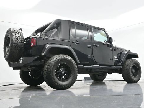 Used 2017 Jeep Wrangler Unlimited Sahara w/ Connectivity Group AWD/4WD image 46