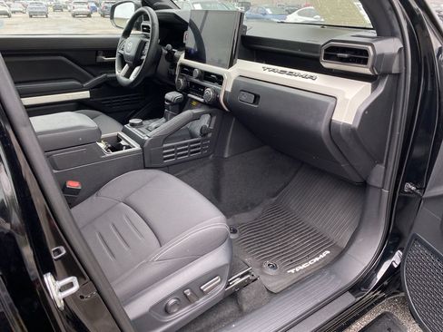 Used 2024 Toyota Tacoma TRD Sport w/ TRD Sport Upgrade Package RWD image 30