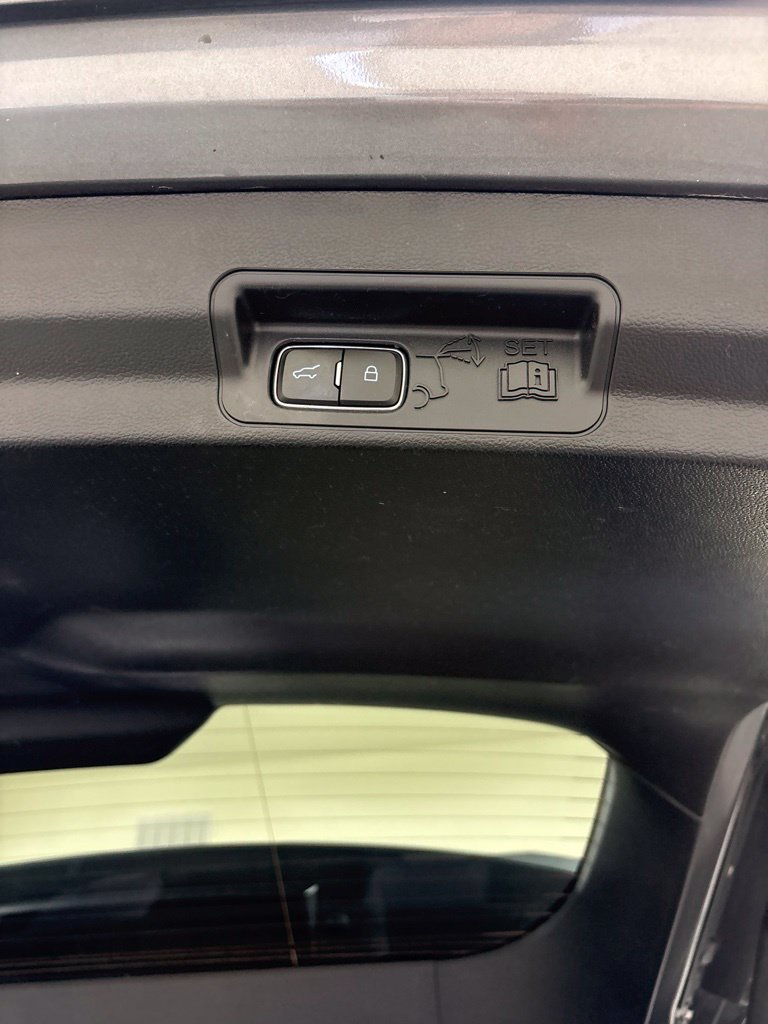 Used 2021 Ford Explorer XLT w/ Equipment Group 202A AWD/4WD image 26